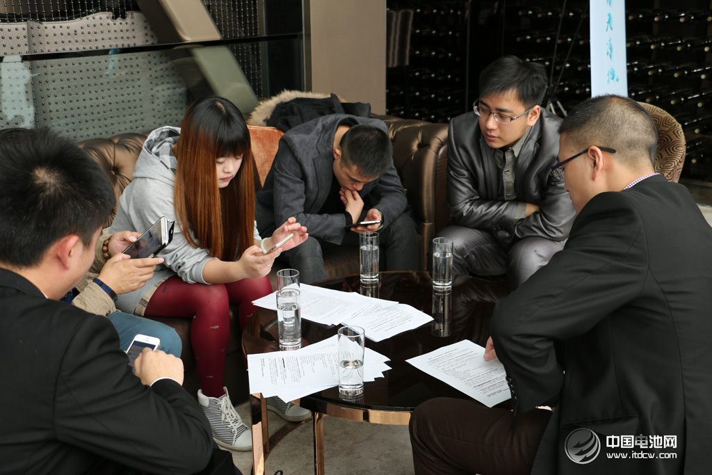 蘋(píng)果iPhone天生伴侶  深圳倍斯特推出小蘋(píng)果移動(dòng)電源