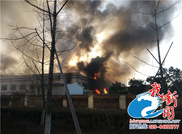 徐州宗申摩托車廠噴漆車間突發大火 大火燒了6小時 徐州宗申摩托車廠噴漆車間突發大火 大火燒了6小時