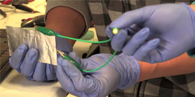 斯坦福大學研發出新型鋁電池 性能超鋰電池