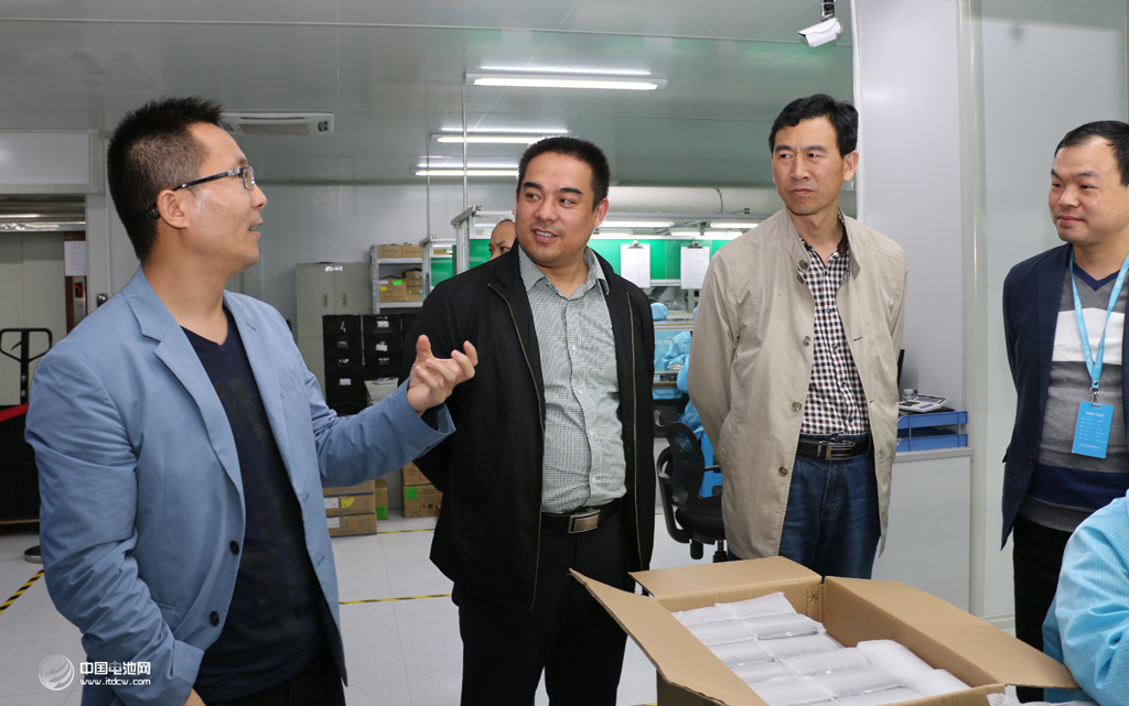 孫中偉董事長向客戶及來賓介紹質量控制細節