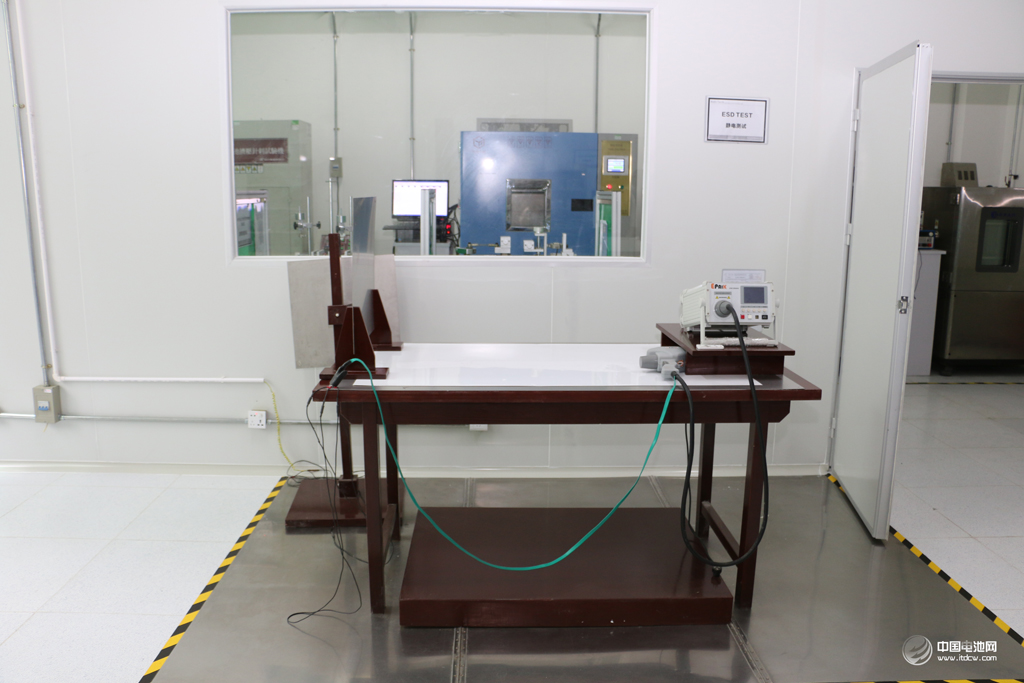 移動電源檢測中心設備一應俱全，實驗室一塵不染