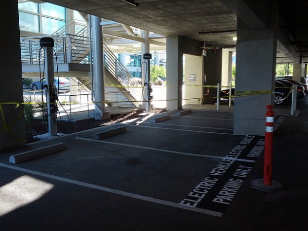 電動車進駐大樓 美國ChargePoint 推出公寓用電動車充電座