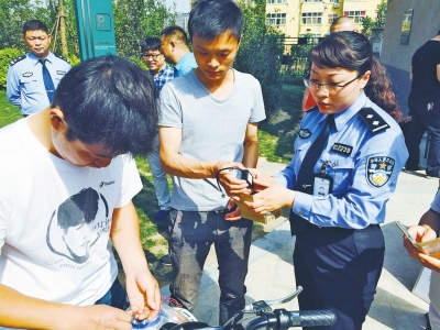 電動車裝“黑匣子”與110聯(lián)網(wǎng)  電池被盜也能警示