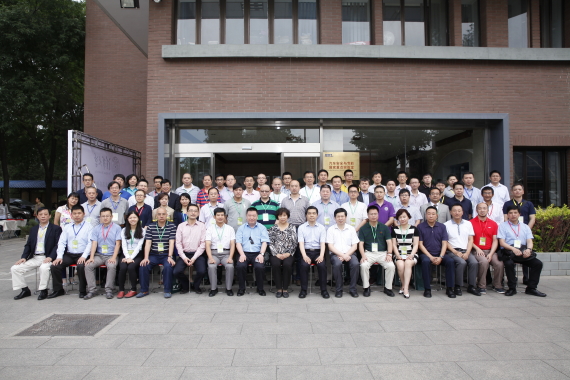 清華大學(xué)新能源汽車研修班畢業(yè)典禮活動現(xiàn)場