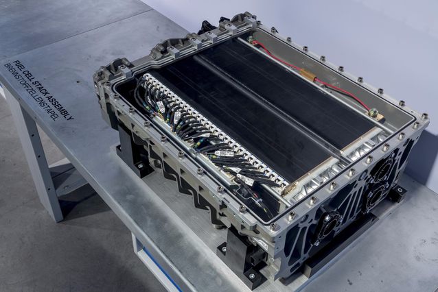 寶馬汽車(chē)應(yīng)該放棄氫能源，師從特斯拉？