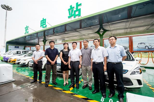 北汽新能源200臺(tái)純電動(dòng)微公交在北京亦莊開(kāi)跑