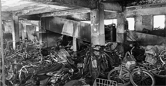 杭州車庫起火 近300輛自行車和電動車被燒成鐵架 杭州車庫起火 近300輛自行車和電動車被燒成鐵架