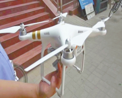 遙控飛機疑因信號被屏蔽 飛行途中電池墜地爆炸