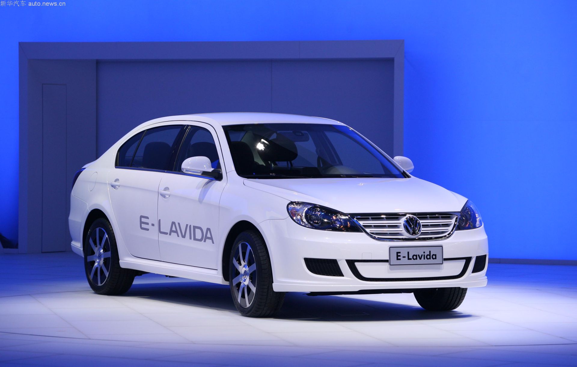 新能源汽車產銷量或翻倍 整個產業鏈有望受益