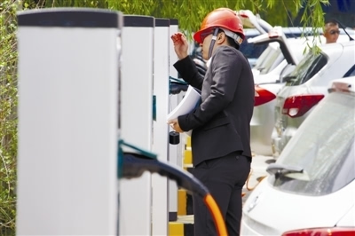 鋰電池 “青海造”世界大牌 青海新能源產業鏈顯集群效應 鋰電池 “青海造”世界大牌 青海新能源產業鏈顯集群效應