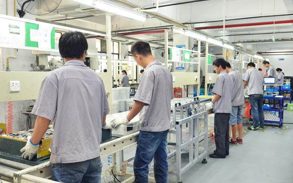 浙江時空電動汽車有限公司生產車間一角