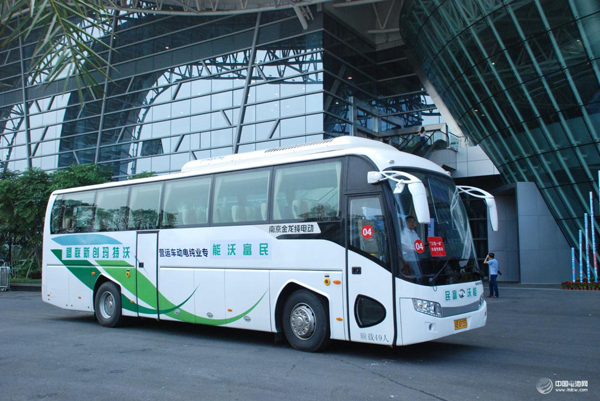 沒有充電樁也能跑 配移動(dòng)充電車20分鐘可充80度電 沒有充電樁也能跑 配移動(dòng)充電車20分鐘可充80度電