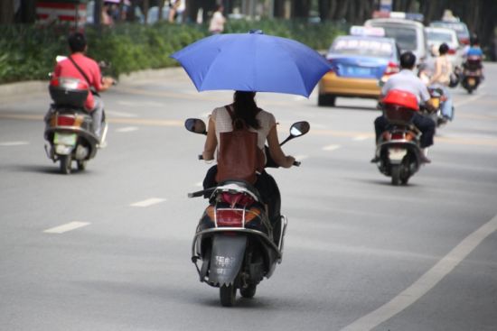 要路權(quán)也要規(guī)矩 嚴(yán)管電動(dòng)自行車從兩招入手 要路權(quán)也要規(guī)矩 嚴(yán)管電動(dòng)自行車從兩招入手