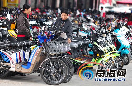 ?？陔妱?dòng)自行車