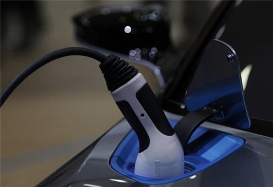 石墨烯超級(jí)電容充電只需4分鐘 電動(dòng)車短板破解? 石墨烯超級(jí)電容充電只需4分鐘 電動(dòng)車短板破解?