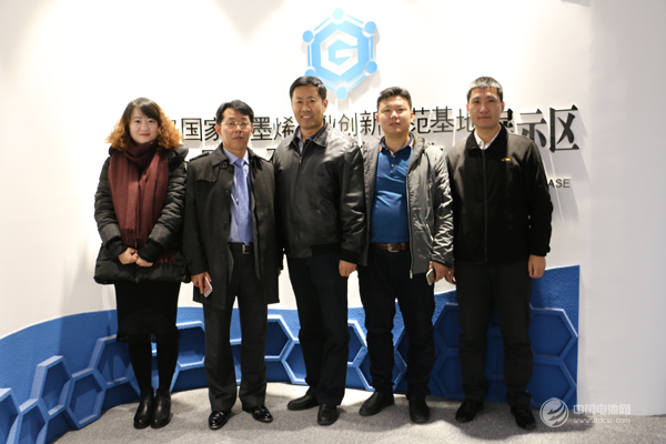 中國鋰電新能源產業鏈調研團團長、鋰電達沃斯秘書長于清教一行調研青島國家石墨烯創新示范基地 中國鋰電新能源產業鏈調研團團長、鋰電達沃斯秘書長于清教一行調研青島國家石墨烯創新示范基地