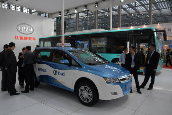 中國(guó)新能源汽車銷量井噴 比亞迪占據(jù)4成 中國(guó)新能源汽車銷量井噴 比亞迪占據(jù)4成