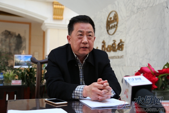 市人大代表、煙臺舒馳客車有限責任公司董事長、總經理于忠國 市人大代表、煙臺舒馳客車有限責任公司董事長、總經理于忠國