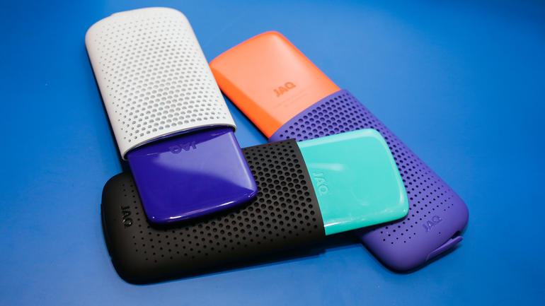 世界最小燃料電池充電器誕生 可用鹽水為手機充電