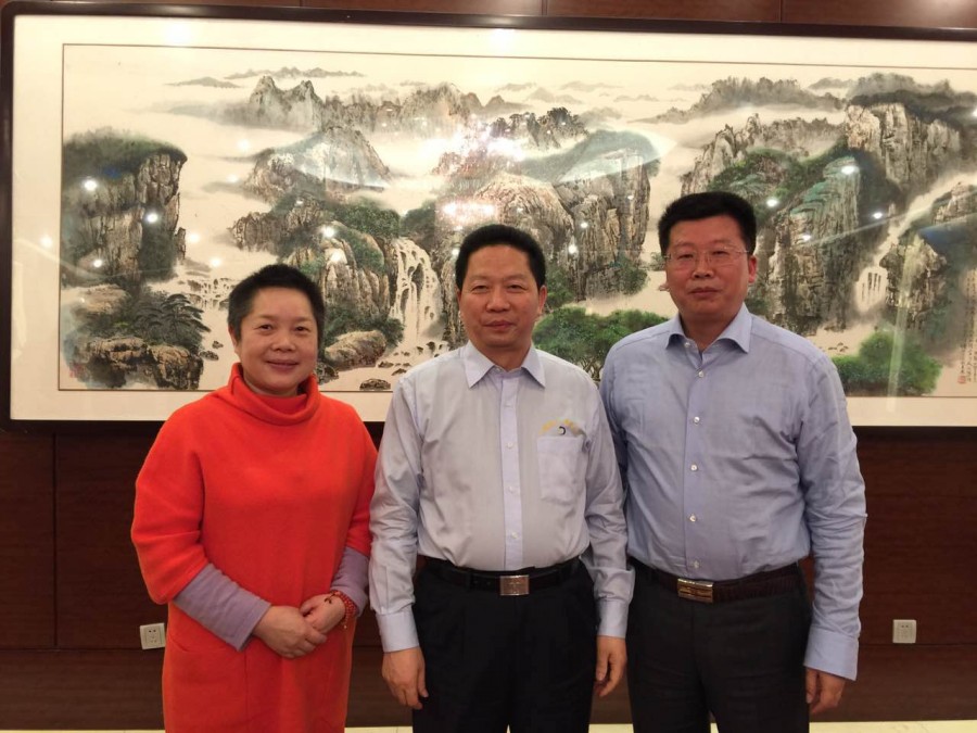 陳求發(fā)省長(zhǎng)與邱則有先生、蔣棠女士合影