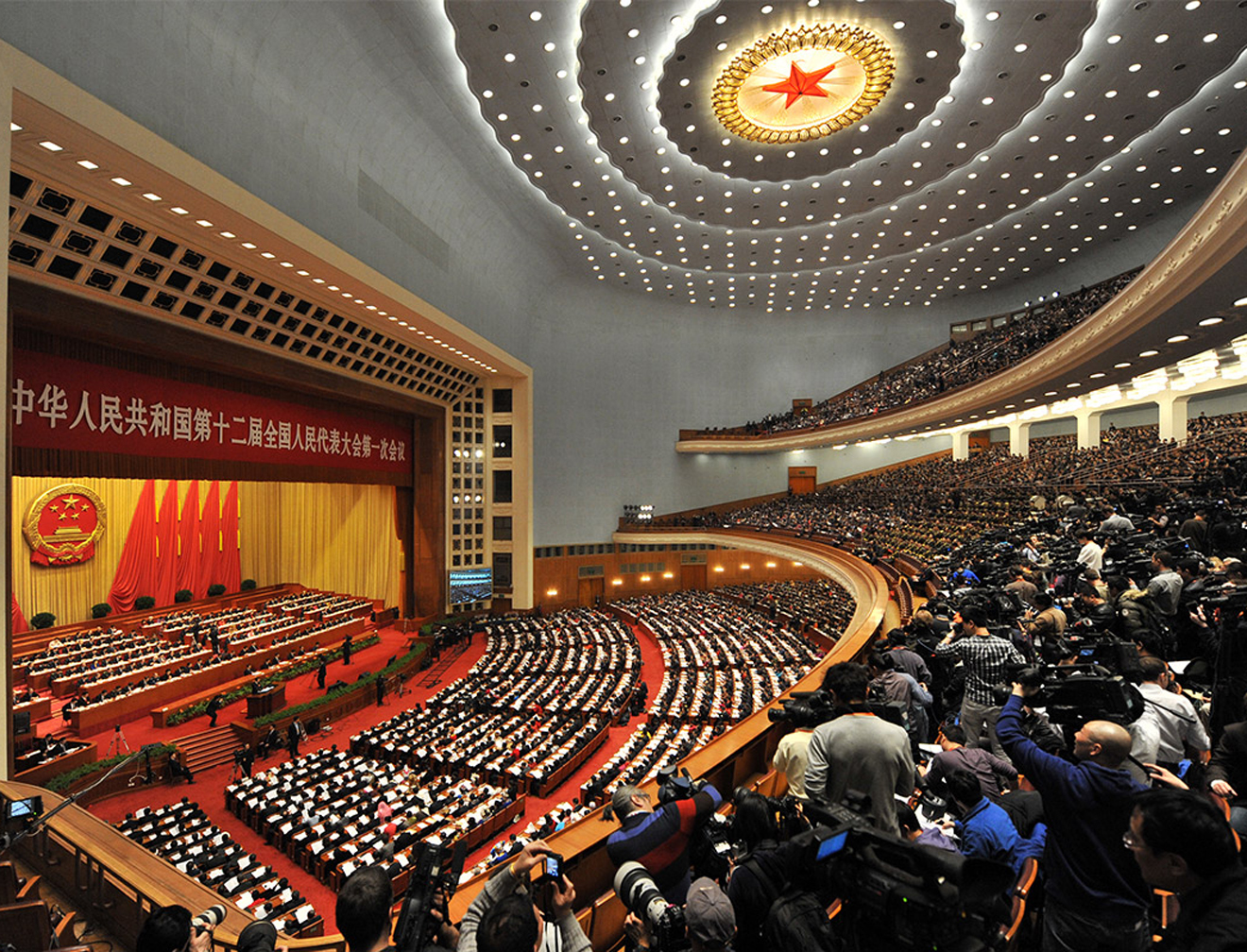 李克強：全面推廣車用燃油國五標準 加快建設新能源車充電設施