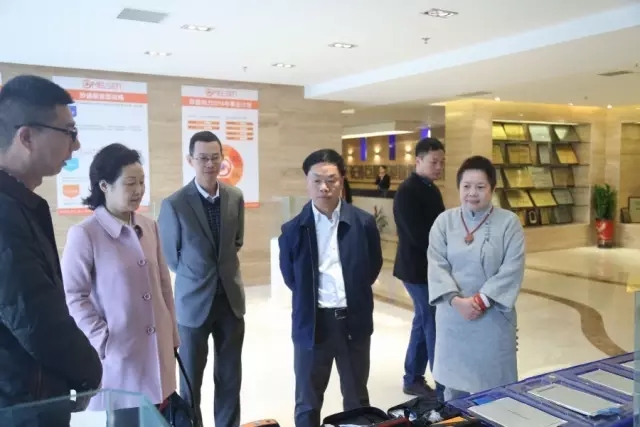 長(zhǎng)沙先導(dǎo)投資控股董事長(zhǎng)劉繼雄一行考察巨星集團(tuán)