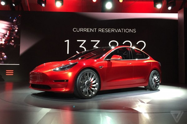 特斯拉Model 3預訂火爆 1天賣出18萬輛