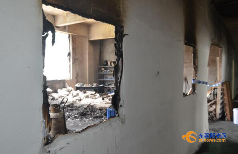 廣東深圳：中準(zhǔn)能源廢舊圓柱鋰電池堆冒煙起火 無(wú)傷亡