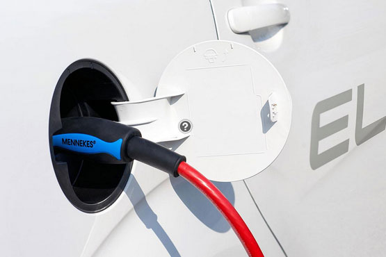 新能源汽車產(chǎn)銷倍增 三領域受資金追捧12只個股創(chuàng)新高