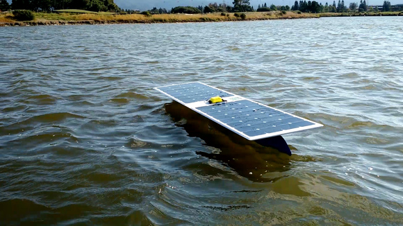 美國(guó)科學(xué)家研發(fā)無(wú)人駕駛船只 太陽(yáng)能供電
