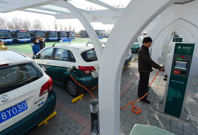 充電樁成電動車“攔路虎”：物業不歡迎 布局不靠譜