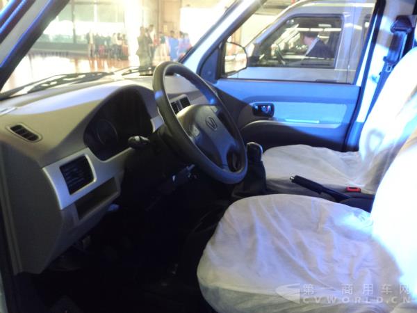 純電動封閉貨車內(nèi)飾