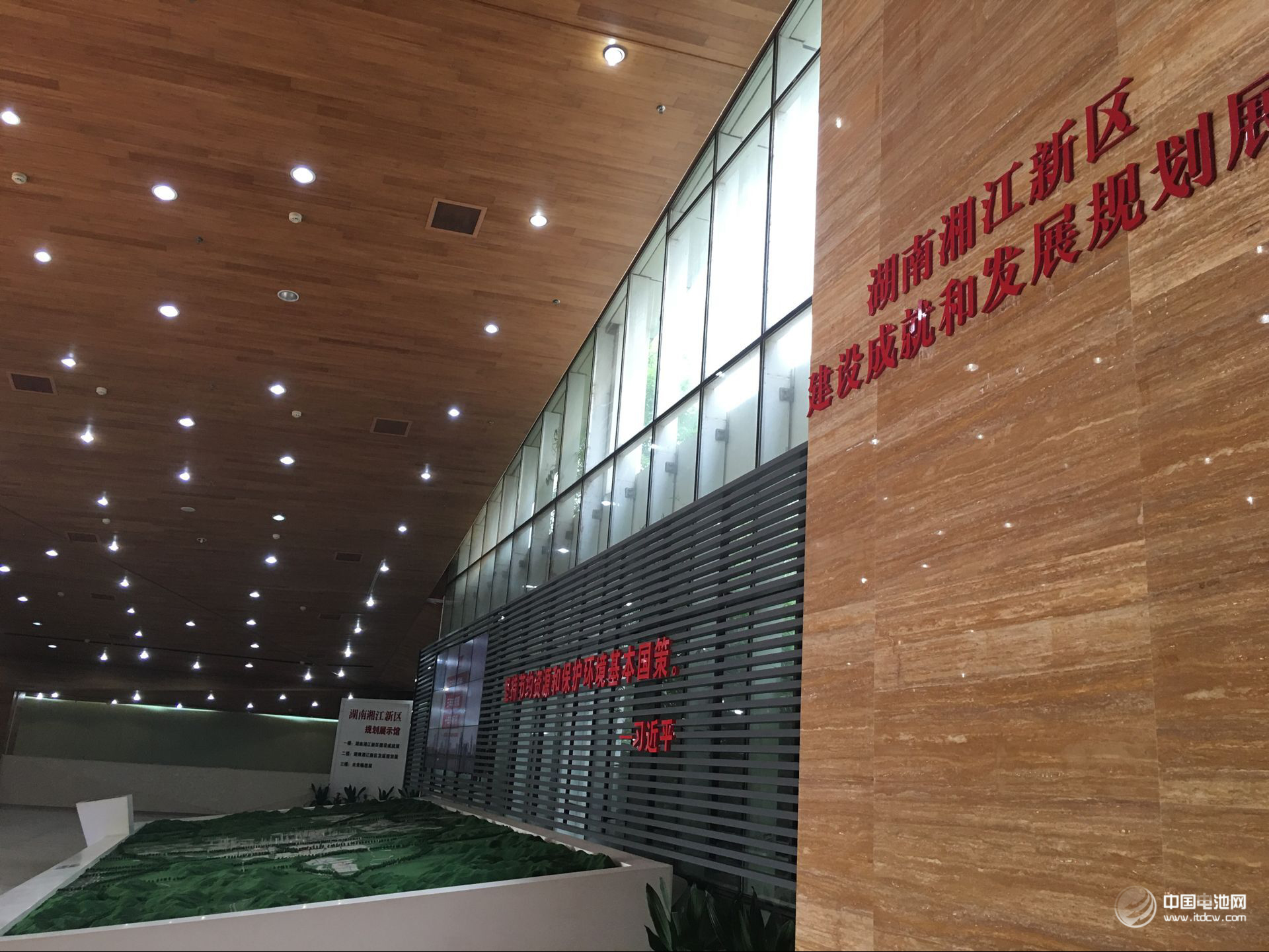 第4屆鋰電“達沃斯”論壇組委會秘書長、電池百人會常務副理事長兼秘書長于清教一行應邀抵達長沙，在寧鄉(xiāng)高新區(qū)、長沙市人民政府、長沙市經(jīng)信委、中國（長沙）先進電池材料及電池產(chǎn)業(yè)技術創(chuàng)新戰(zhàn)略聯(lián)盟和中南大學就第4屆鋰電“達沃斯”論壇籌備情況及舉辦城市等進行調(diào)研交流