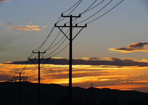 電線桿還能做充電樁！南京鐵塔研發(fā)“一桿六用”新基站