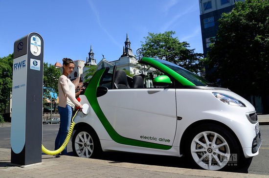 百萬輛上路目標頻現 電動汽車時代是否來得太快？