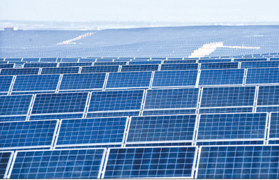 中民投在寧夏鹽池縣投資建設的新能源綜合示范區項目。 中民投在寧夏鹽池縣投資建設的新能源綜合示范區項目。