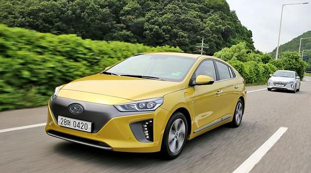 現代汽車2016年推出新款電動車Ioniq，該車型分混動版、插電混動版以及純電動版三種不同版本，今年1-10月國內市場共售出1480臺