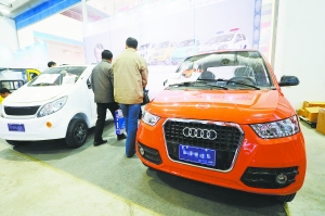 今年3月，一款五環(huán)“奧迪”老年代步車驚現(xiàn)國內(nèi)某車展。