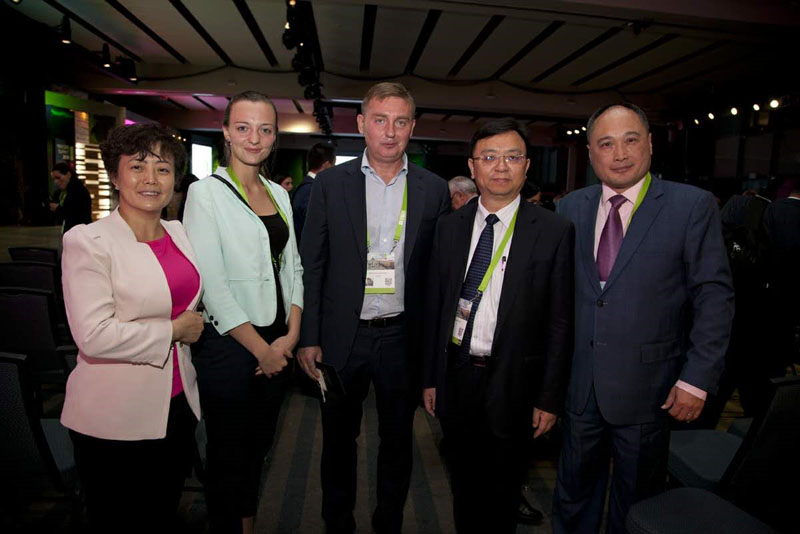 與會(huì)市長(zhǎng)紛紛向比亞迪問(wèn)診治療“城市病”良方