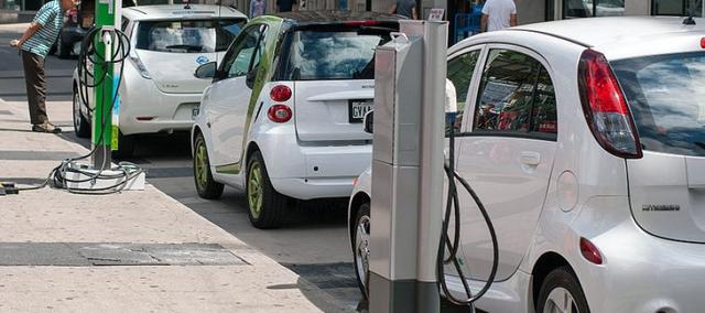 中國新能源汽車駛?cè)搿吧钏畢^(qū)”：騙補期終結(jié)，迎來技術(shù)和商業(yè)高度競爭