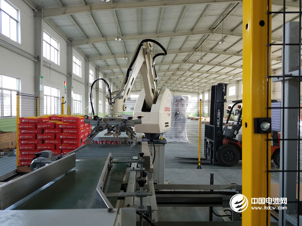 青島英特盛智能科技有限公司碼垛機器人