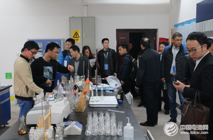 會代表參觀中南大學化學化工學院 會代表參觀中南大學化學化工學院