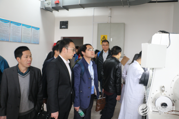 會代表參觀中南大學化學化工學院 會代表參觀中南大學化學化工學院