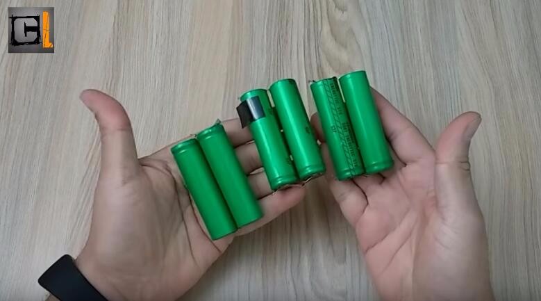 去掉外殼之后，就會得到六顆圖片中展示出來的鋰電池。