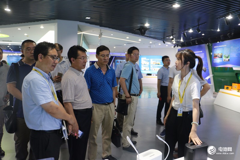 中國(guó)鋰電新能源產(chǎn)業(yè)鏈調(diào)研團(tuán)一行參觀超威集團(tuán)