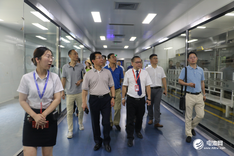中國鋰電新能源產業鏈調研團一行參觀天能集團