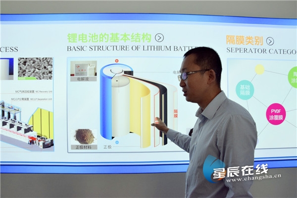 （鋰電池的基本結構圖。以上圖均由 星辰全媒體記者 柳佳路/攝。）