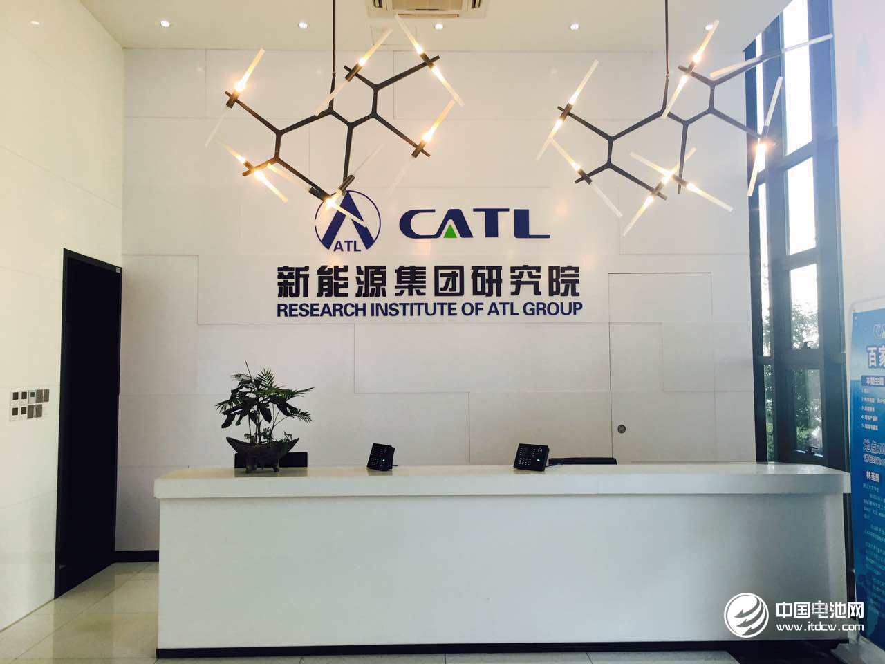 沃爾沃汽車與寧德時代、LG化學(xué)簽署電動車電池供應(yīng)協(xié)議