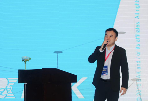  圖為：比克電池首席科學家林建博士