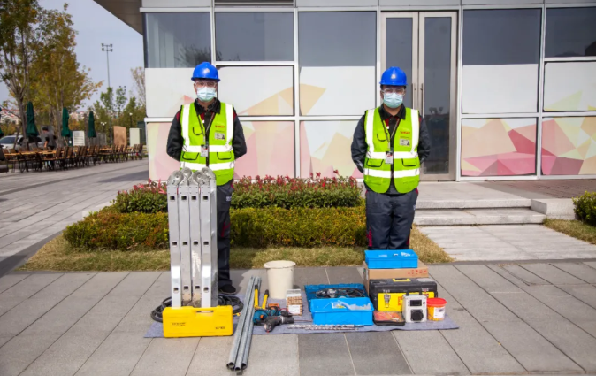 （日日順科技服務工程師的專業規范服務）